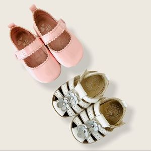 ✌🏼two pairs of baby’s shoes